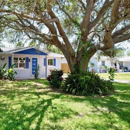Buy this 2 bed house on 406 Tanager Road in Venice Gardens, Sarasota County