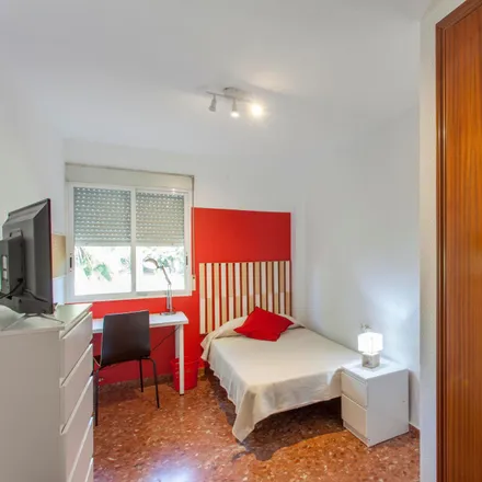 Rent this 5 bed room on Parking del Mercadona in Calle del Cardenal Enrique Tarancón, 46100 Burjassot