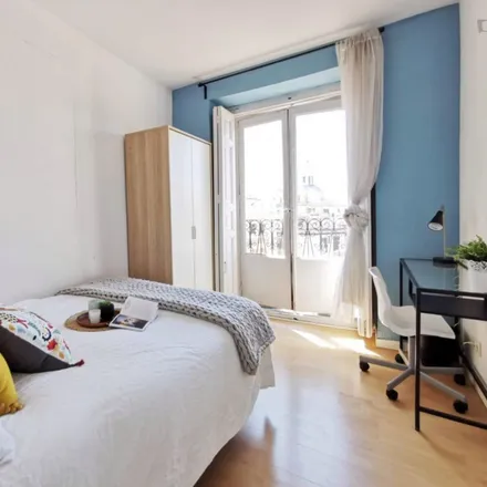 Rent this 8 bed room on Madrid in Rasputín, Calle Yeseros