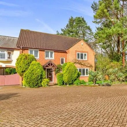 Image 2 - 7 Hudsons, Tadworth, KT20 5TZ, United Kingdom - House for sale