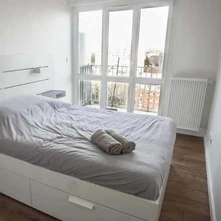 Rent this 2 bed apartment on 93450 L'Île-Saint-Denis