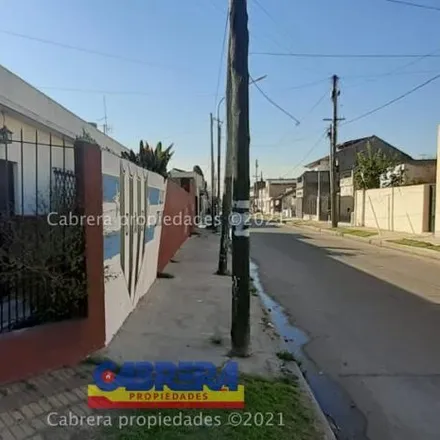 Buy this 3 bed house on Avenida Hipólito Yrigoyen 7815 in Partido de Lomas de Zamora, Banfield