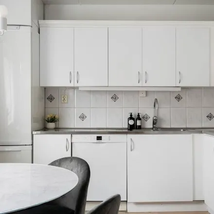 Rent this 3 bed apartment on Tvillingarnas gata 342 in 136 63 Handen, Sweden