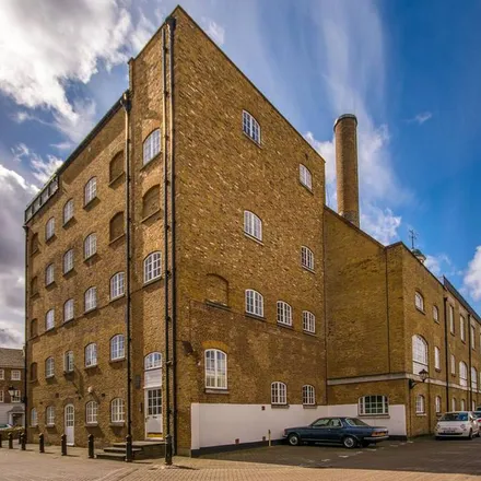 Rent this 1 bed apartment on 26 Vauxhall Grove in London, SW8 1SY