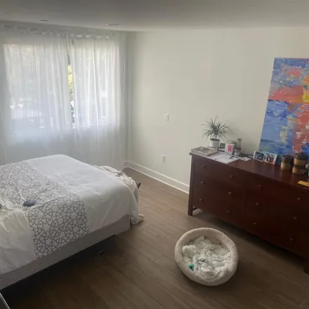 Rent this 1 bed room on Laurel Elementary School in North Edinburgh Avenue, Los Angeles