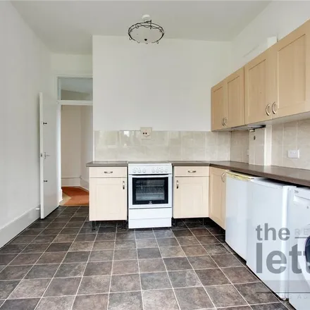 Image 4 - 228 Monkfrith Avenue, London, N14 4PT, United Kingdom - Apartment for rent