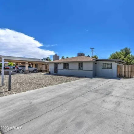 Image 4 - 3530 North 63rd Drive, Phoenix, AZ 85033, USA - House for sale