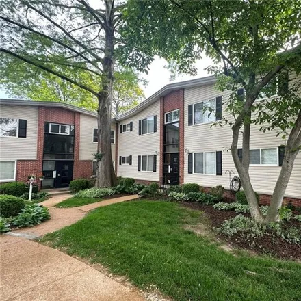 Buy this 2 bed condo on 127 East Washington Avenue in Kirkwood, MO 63122