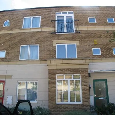 Rent this 4 bed townhouse on Freeman Court in London, N7 6FJ