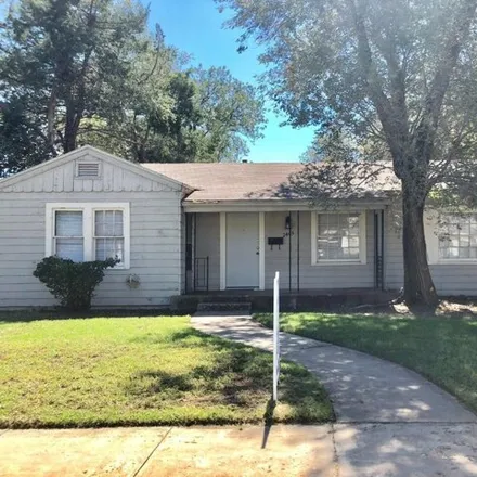Rent this 3 bed house on 2411 27th Street in Lubbock, TX 79411