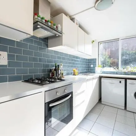 Image 2 - Tolchurch, Dartmouth Close, London, W11 1DT, United Kingdom - Apartment for sale