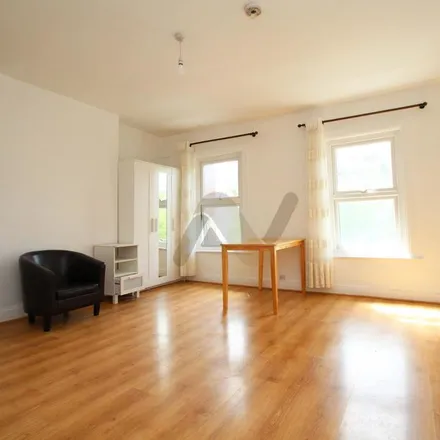 Rent this studio apartment on 308 Holloway Road in London, N7 6NP