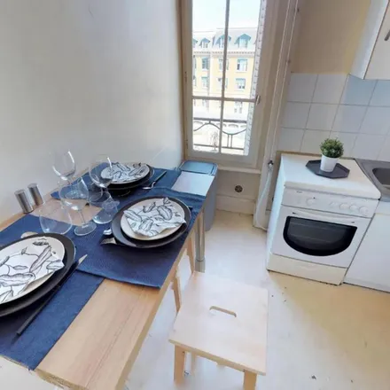 Rent this 3 bed apartment on 20 Boulevard des Tchécoslovaques in 69007 Lyon, France