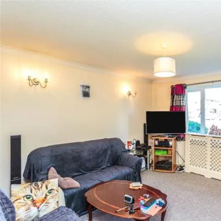 Image 2 - Greenfinch Court, Staining, FY3 8FG, United Kingdom - Apartment for sale