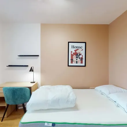 Image 2 - 38 Rue de Metz, 92000 Nanterre, France - Apartment for rent