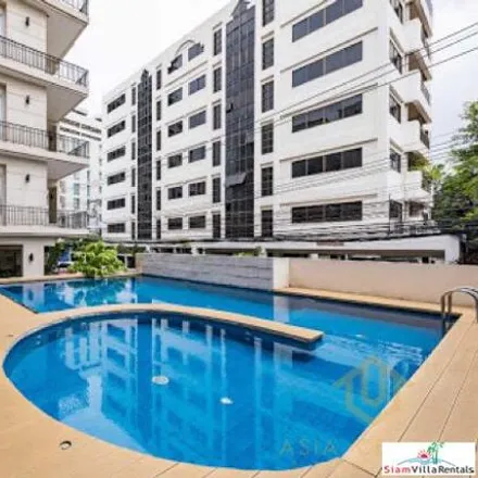 Rent this 3 bed apartment on Mano Tower in Soi Phetchaburi 38/1, Vadhana District