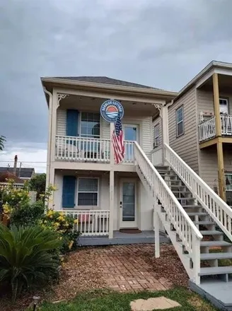 Rent this 2 bed house on 1637 Avenue N ½ in Galveston, TX 77550
