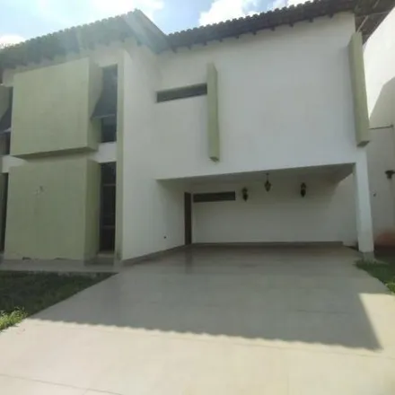 Buy this 3 bed house on Rua Marechal Hermes da Fonseca in Champagnat, Londrina - PR