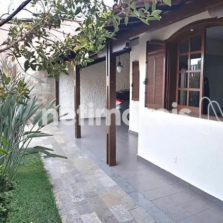 Buy this 6 bed house on Rua Araçuaí in Sede, Contagem - MG