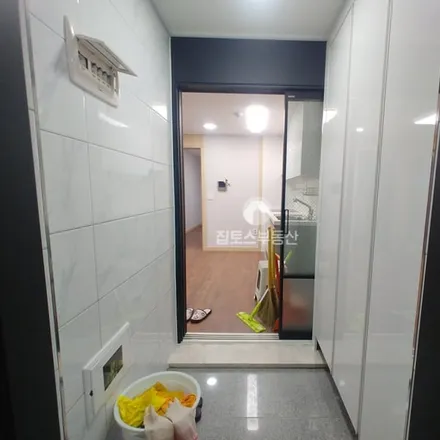 Rent this 1 bed apartment on 서울특별시 강남구 역삼동 779-2