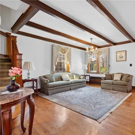 Image 2 - 27-23 167th Street, New York, NY 11358, USA - House for sale