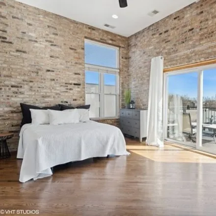 Image 8 - 2041 West Belmont Avenue, Chicago, IL 60618, USA - Condo for sale