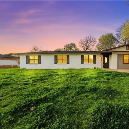 Buy this 5 bed house on 713 West Denison Drive in Robinson, McLennan County
