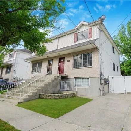 Buy this 4 bed house on 38 Imperial Court in New York, NY 10304