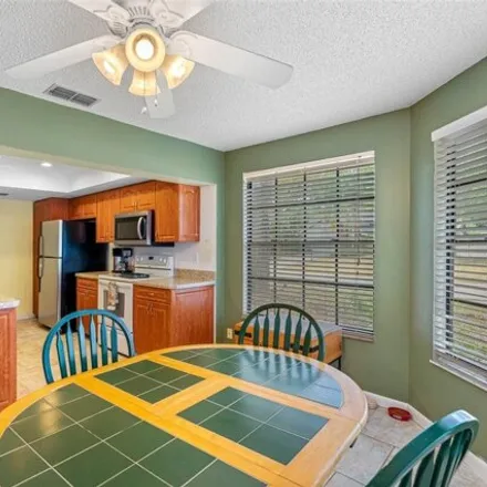 Image 5 - 222 Mayfair Circle North, Palm Harbor, FL 34683, USA - House for sale