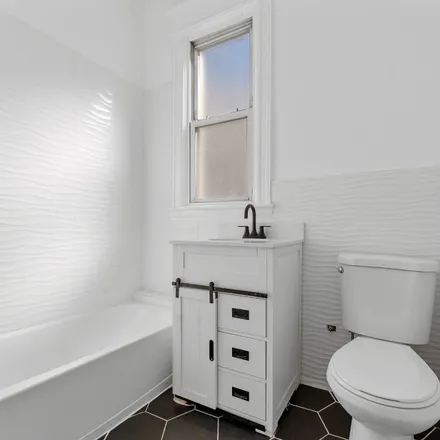 Image 7 - 836 East 229th Street, New York, NY 10466, USA - Duplex for sale