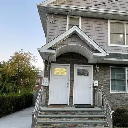 Rent this 3 bed house on 155 Grant Avenue in Village of Mineola, NY 11501