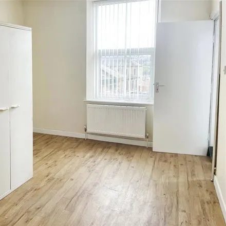 Image 6 - Sykes, Fitzwilliam Street, Huddersfield, HD1 5PP, United Kingdom - Apartment for rent