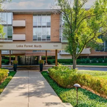 Buy this 1 bed condo on 1260 North Western Avenue in Lake Forest, IL 60045