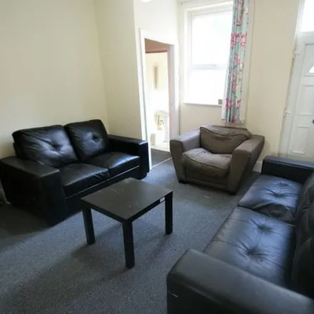 Rent this 5 bed apartment on Spring Grove Walk in Leeds, LS6 1RR