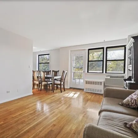 Image 6 - 84-29 155th Avenue, New York, NY 11414, USA - Apartment for sale