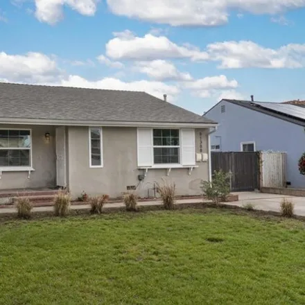 Image 1 - 6154 North Muscatel Avenue, Temple City, CA 91775, USA - House for rent