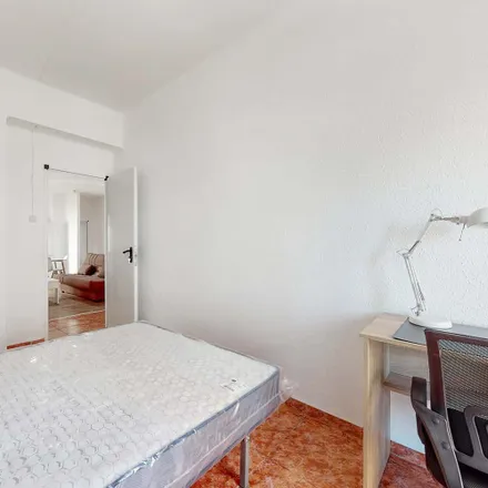 Rent this 4 bed room on Veterinaria Castalia in Ronda de la Magdalena, 100