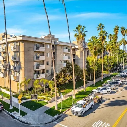 Buy this 1 bed condo on 345 S Alexandria Ave Apt 121 in Los Angeles, California