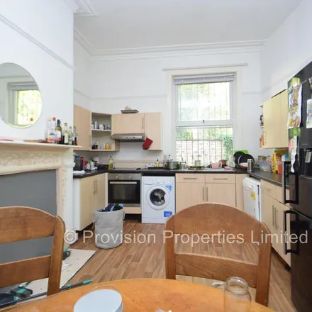 Image 2 - Cross Cliff Road, Leeds, LS6 2AX, United Kingdom - Townhouse for rent