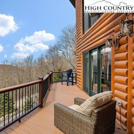 Image 3 - 516 West Blueberry Lane, Beech Mountain, NC 28604, USA - House for sale