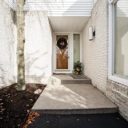 Image 2 - 1734 Alexander Drive, Bloomfield Township, MI 48302, USA - Condo for sale