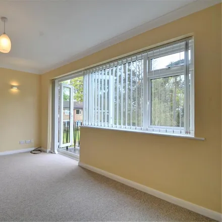 Image 3 - Beacon Hill Court, Beacon Hill, GU26 6PU, United Kingdom - Apartment for rent