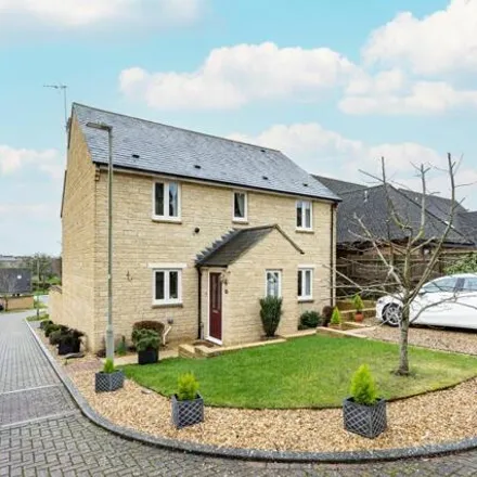 Buy this 4 bed house on Crundel Rise in Witney, OX28 6LY