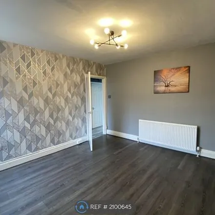 Rent this 3 bed apartment on unnamed road in Gateshead, NE10 0JA