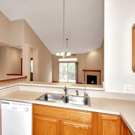 Image 5 - 1020 Treeline Court, Lockport, IL 60441, USA - Townhouse for sale