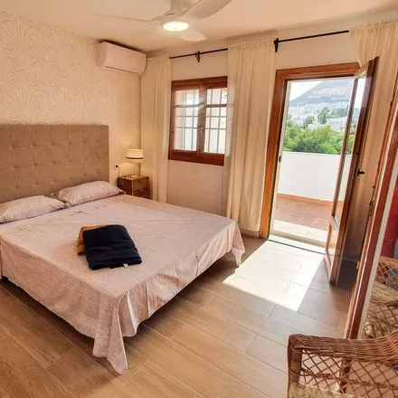 Rent this 4 bed house on FibreDust Spain in Avenida de la Infanta Cristina, 296