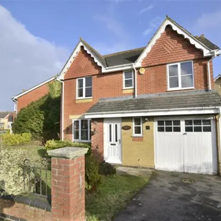 Rent this 4 bed house on 5 Acland Close in Oxford, OX3 7XE