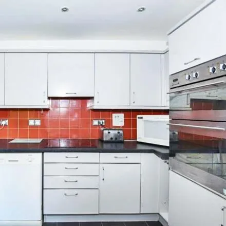 Image 4 - Montessori St Nicholas Charity, 38 Marlborough Place, London, NW8 0PJ, United Kingdom - Apartment for rent