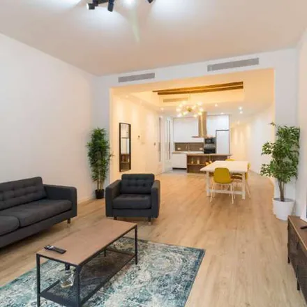 Rent this 3 bed apartment on Jardí de la Casa Ignasi de Puig in Carrer d'Aroles, 08001 Barcelona