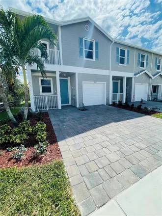 Rent this 3 bed townhouse on 916 Southeast 19th Street in Homestead, FL 33034